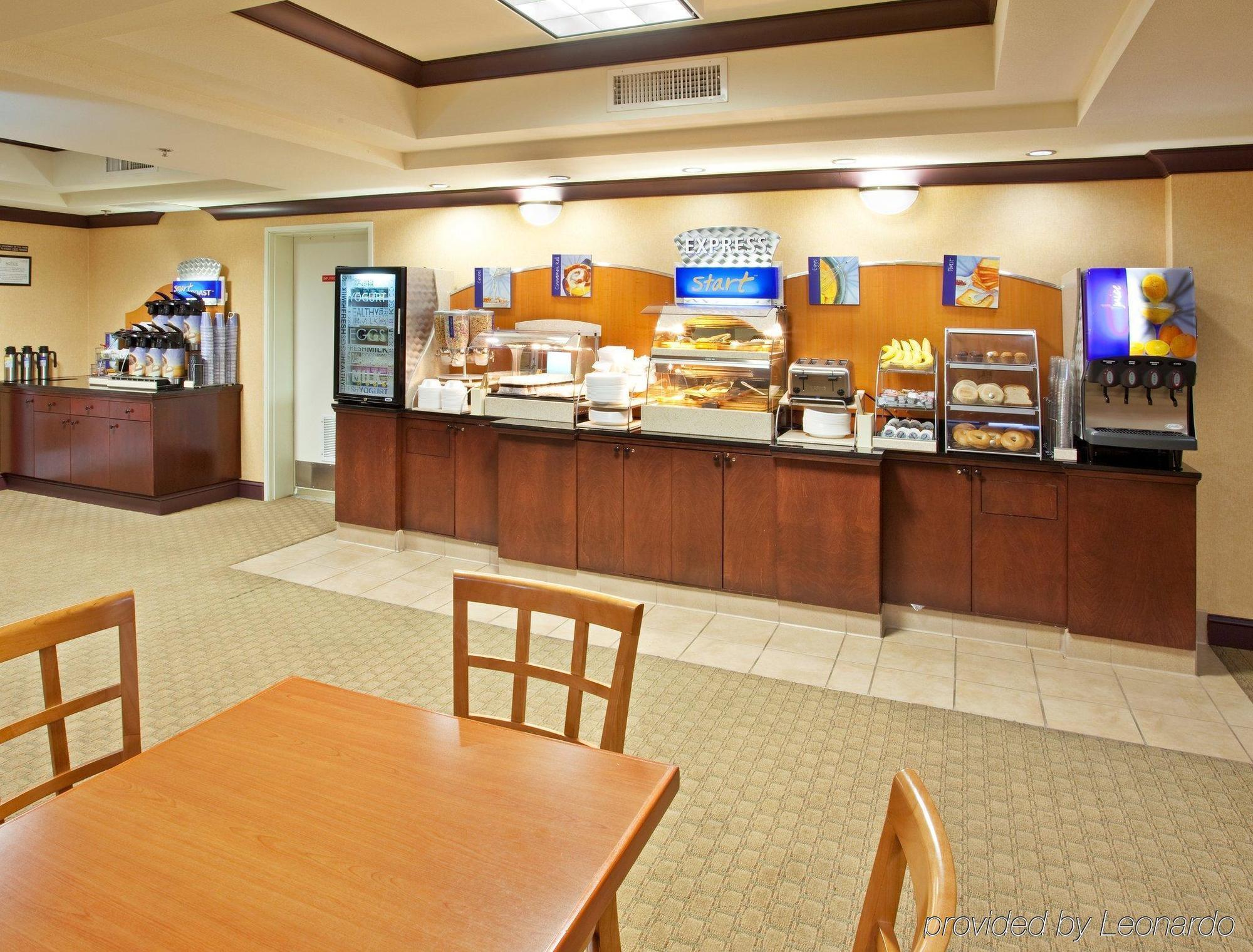 Holiday Inn Express Fresno River Park Highway 41 By Ihg Ресторан фото